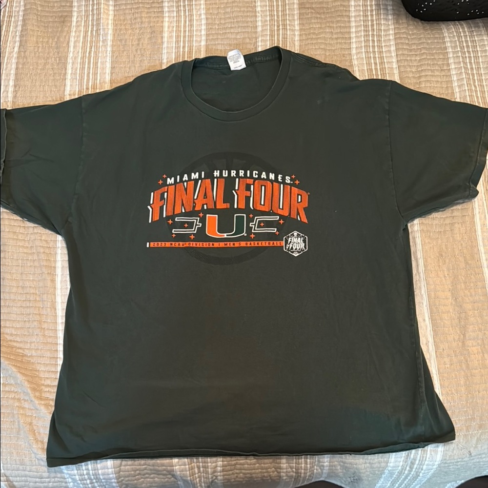 Hanes Green Short Sleeve Tee with Graphic Design